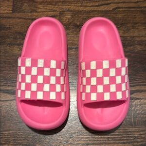 Kids Pink Slide Sandals comparable to 3.5-4.5 US shoe size
